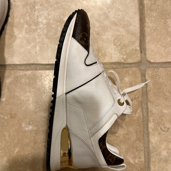 Worn twice authentic Louis Vuitton sneakers - Picture 4 of 16